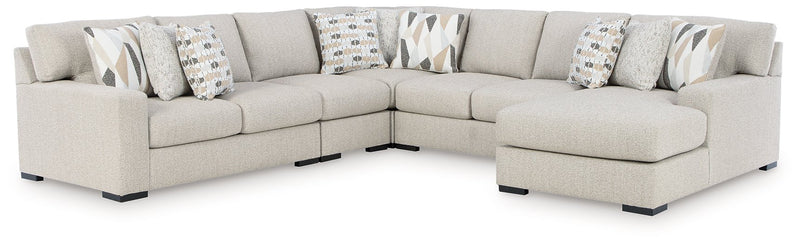 Laurelgrove Sectional with Chaise