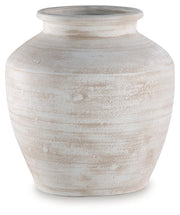 Meadie Vase - Luxe Home Furnishings (Jersey City, NJ)